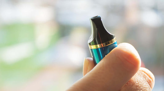 Produit de vapotage illustrant les risques du cannabinoïde de synthèse Buddha Blue ou PTC
