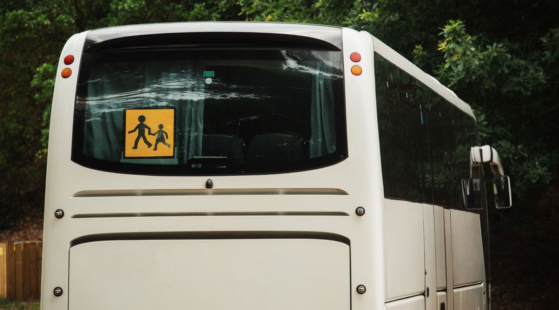 Accident de car scolaire - L’importance du dépistage des stupéfiants chez les conducteurs pour garantir la sécurité des passagers et prévenir les drames routiers.