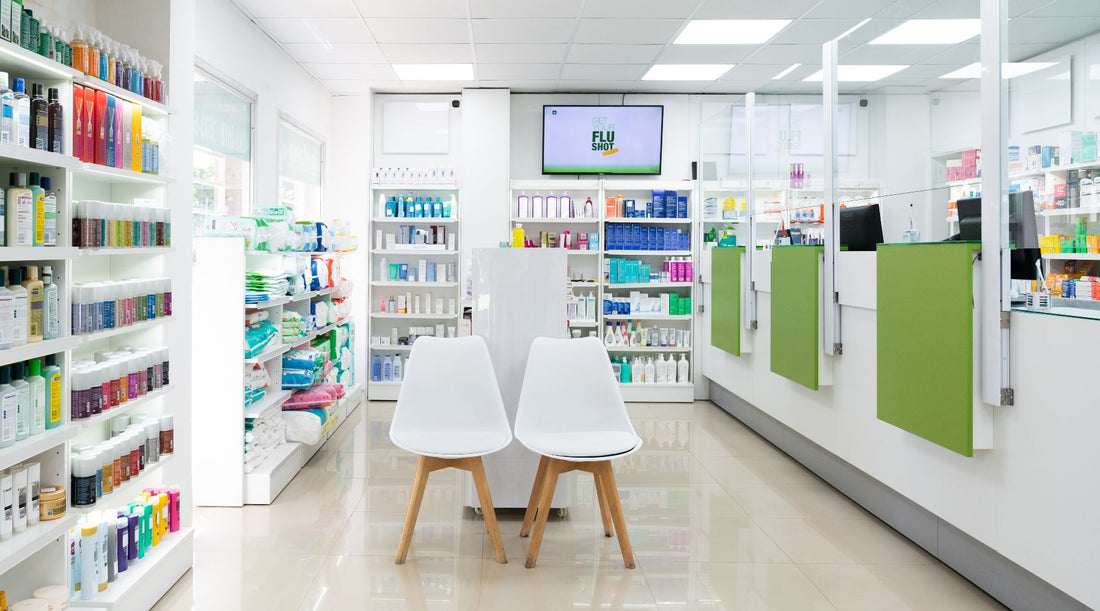 Intérieur d’une pharmacie sans test salivaire de dépistage de drogue en rayon