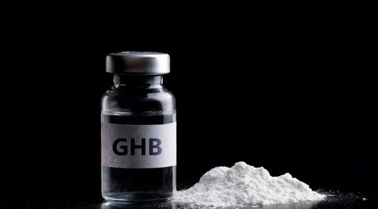 Illustration du GHB et du GBL, substances associées à des risques de soumission chimique